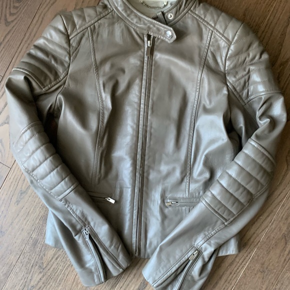 Banana Republic Leather Moto jacket size XS - Picture 9 of 13